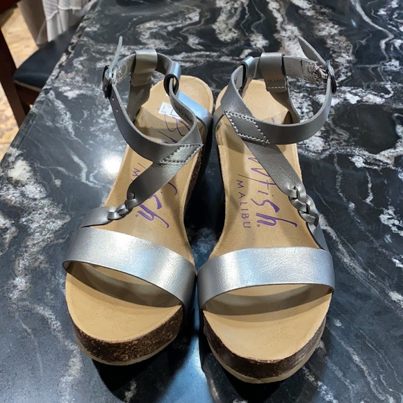 Women’s wedges size 8.5 - Picture 2 of 4